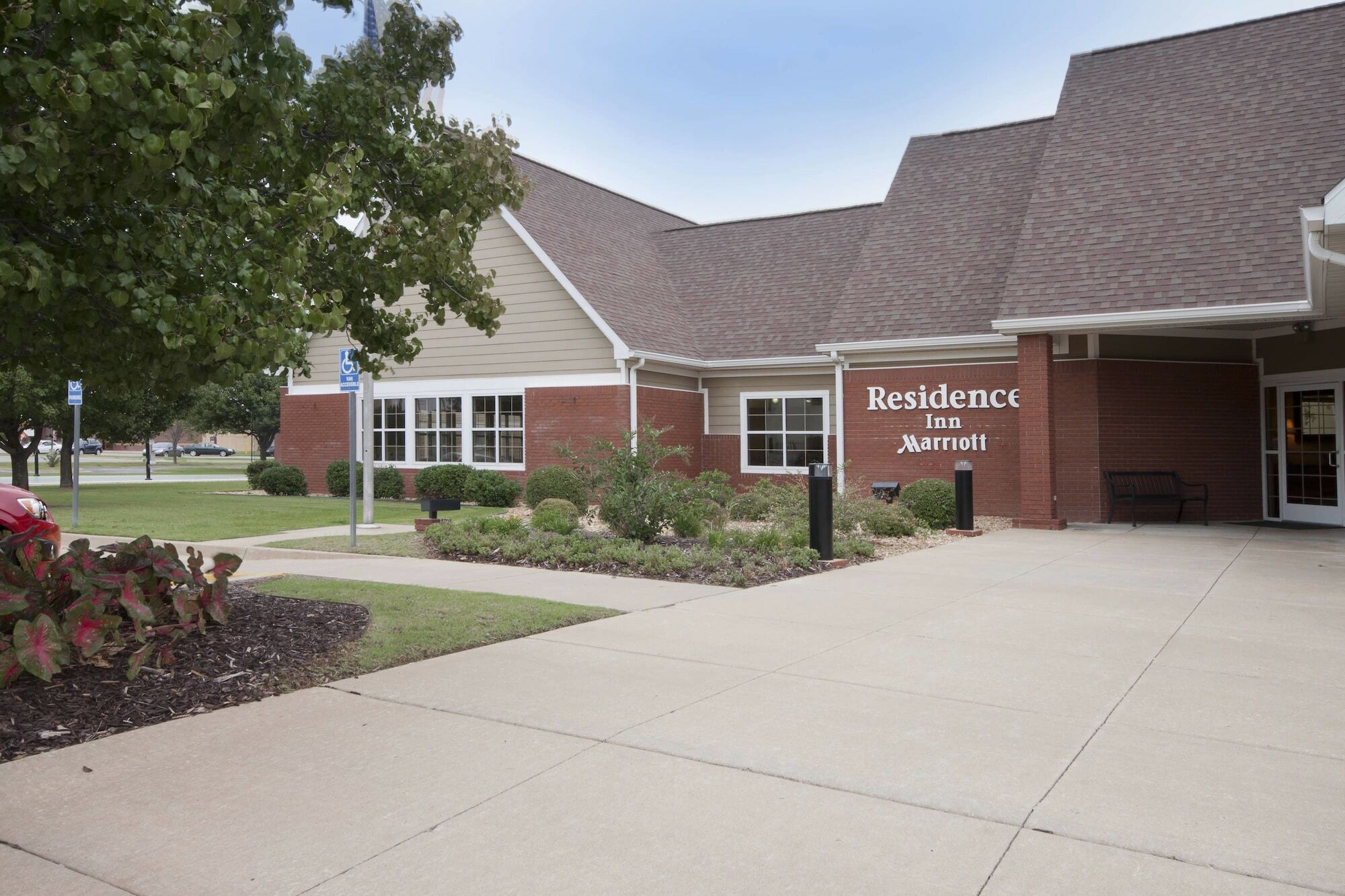 Residence Inn By Marriott Tulsa Midtown Exterior photo